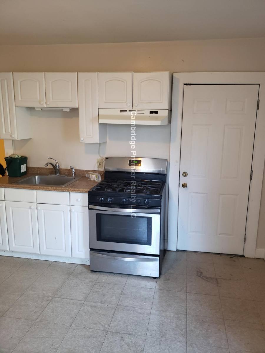Apartment for rent at 279 Pearl St #1R, Cambridge, MA 02139