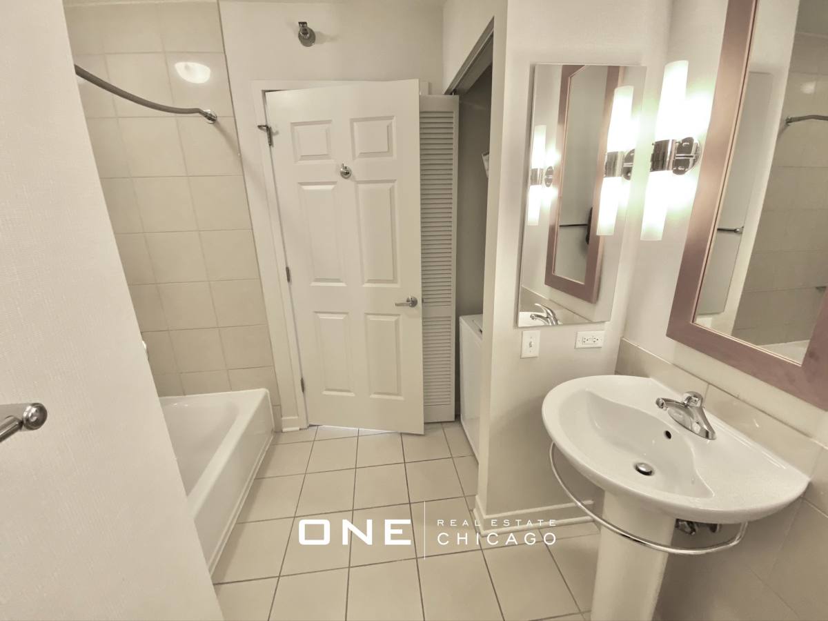 Apartment for rent at 1255 S Michigan #1, Chicago, IL 60605
