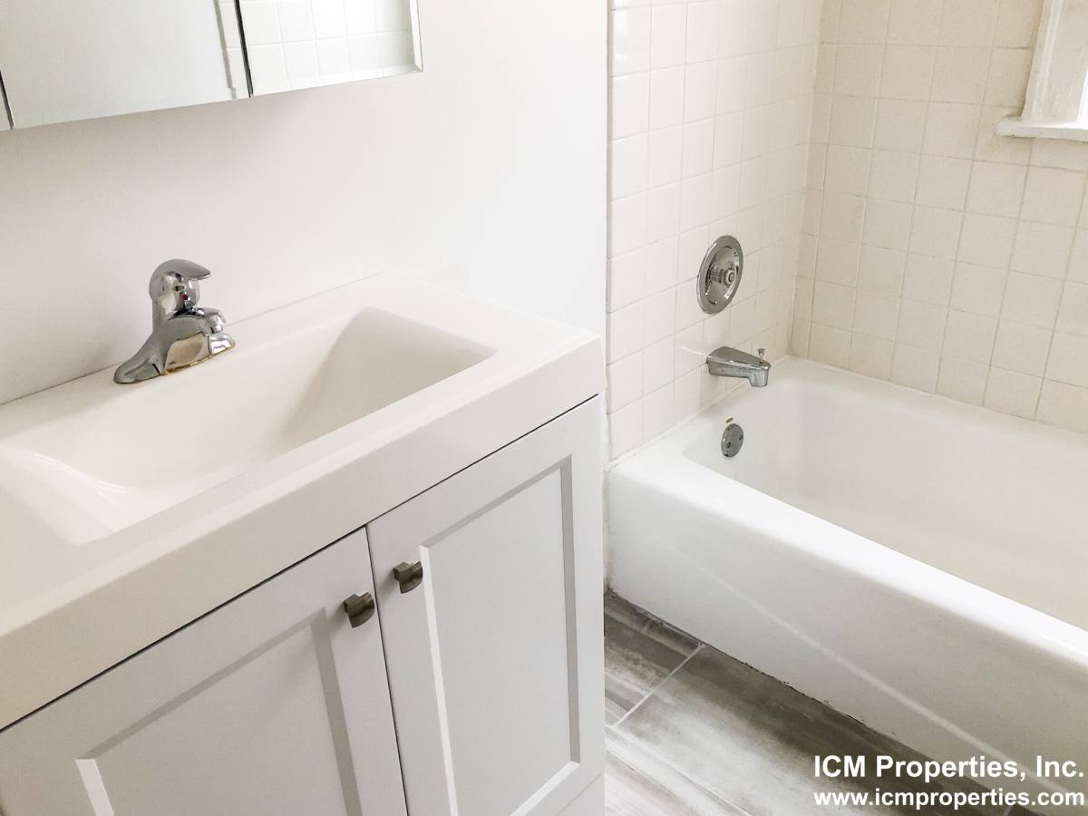 Apartment for rent at 1478 W Byron #1, Chicago, IL 60657