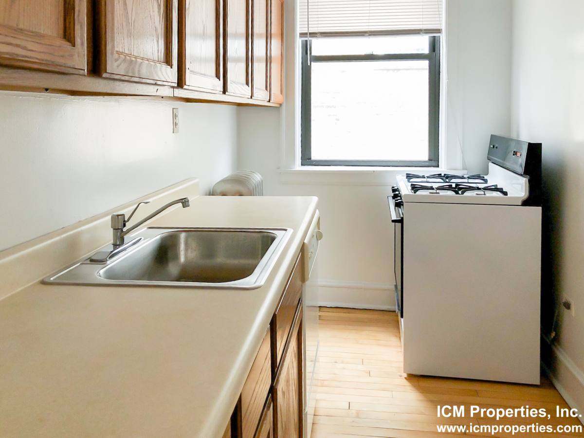 Apartment for rent at 1478 W Byron #1, Chicago, IL 60657