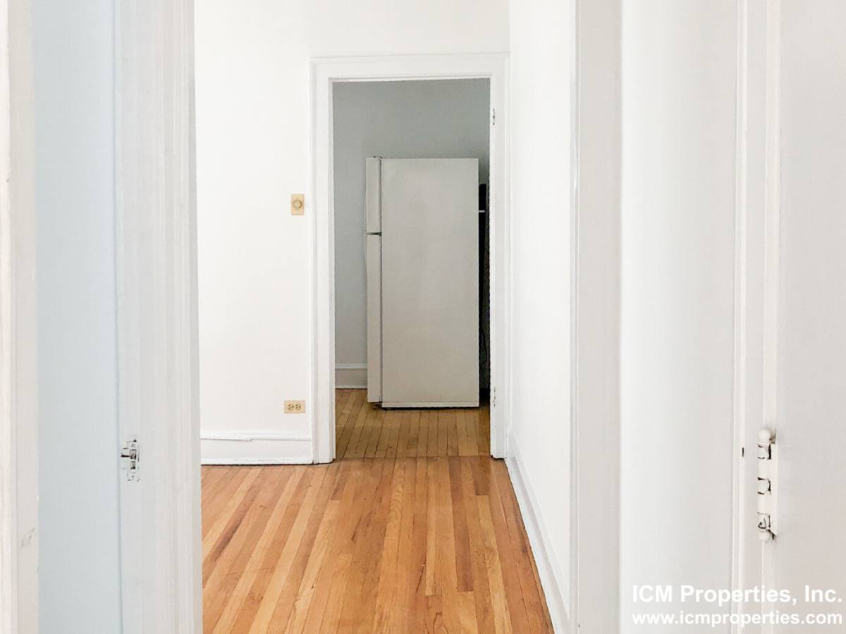 Apartment for rent at 1478 W Byron #1, Chicago, IL 60657