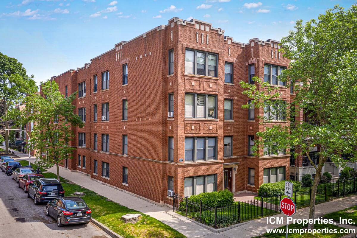 Apartment for rent at 1478 W Byron #1, Chicago, IL 60657