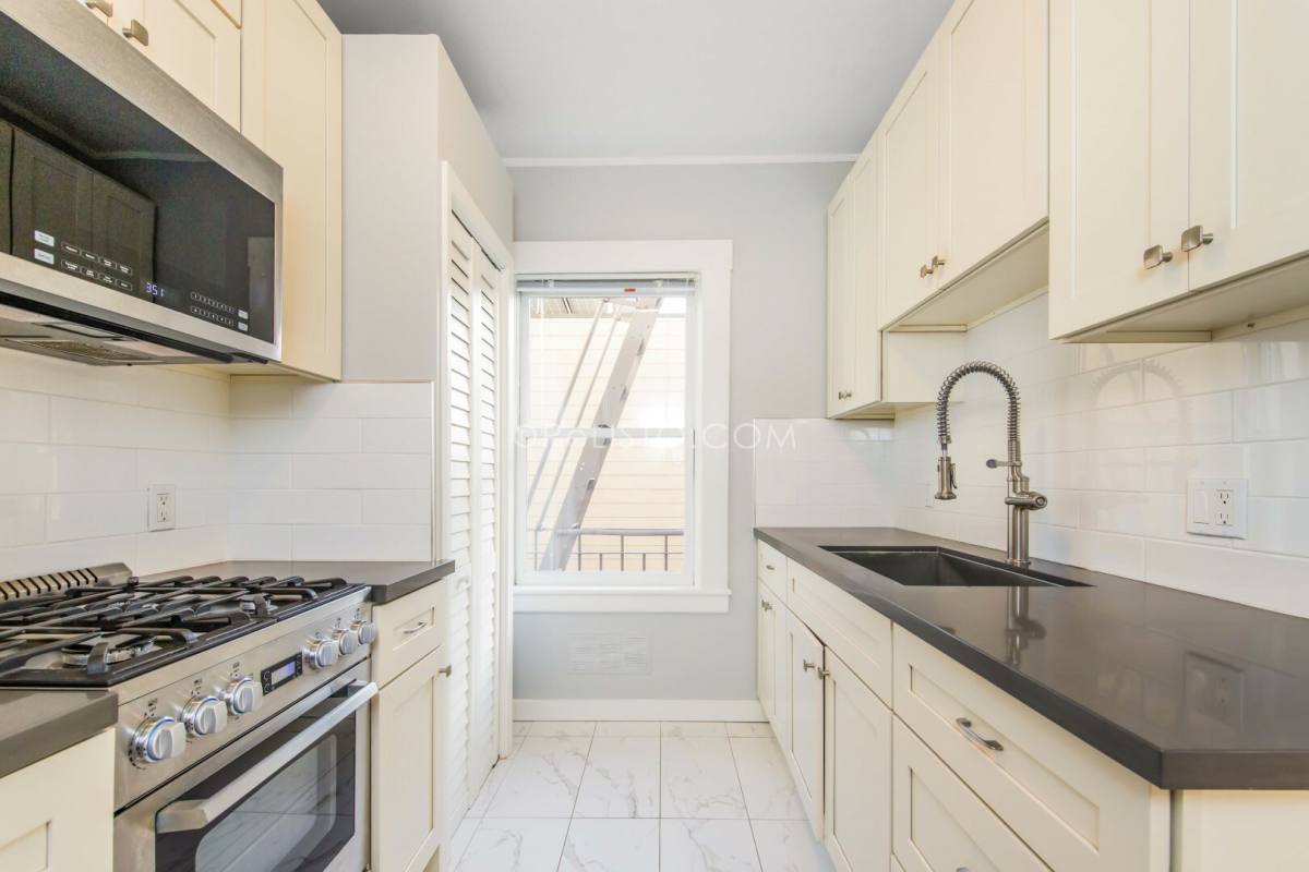 Apartment for rent at 1019 Ashbury St #3, San Francisco, CA 94117