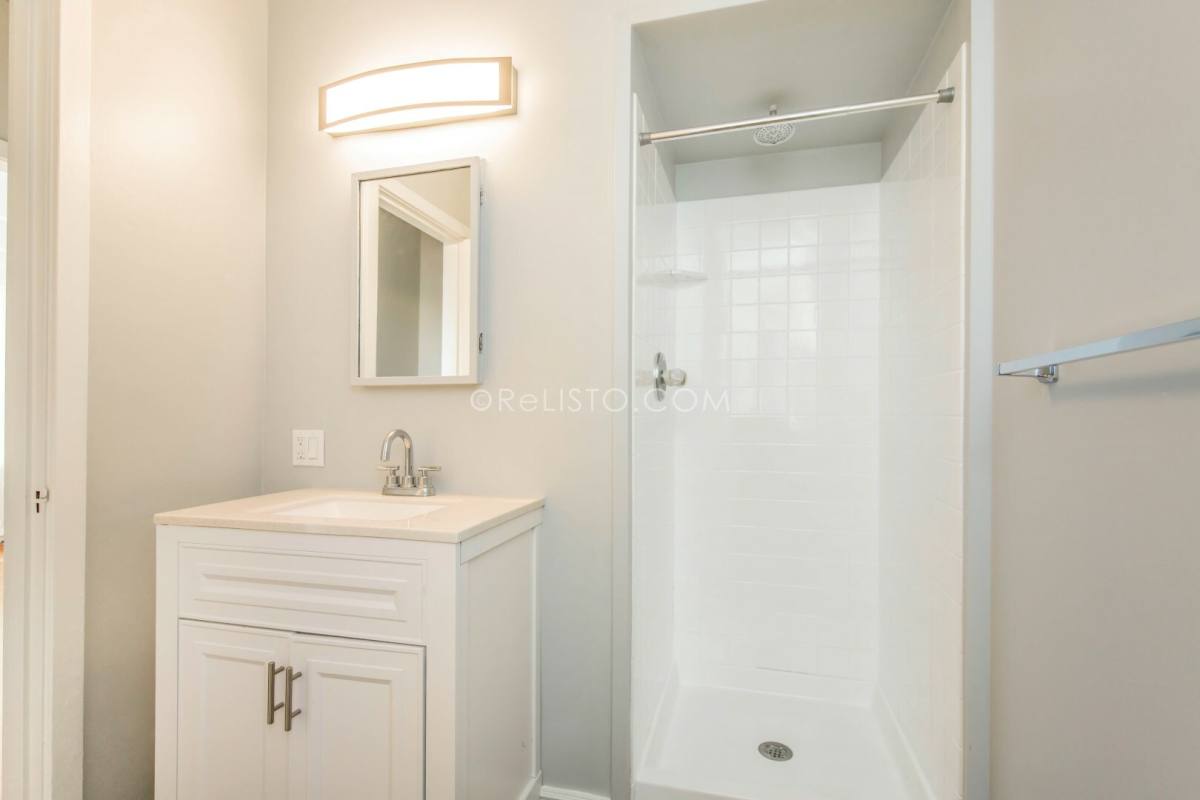 Apartment for rent at 1019 Ashbury St #3, San Francisco, CA 94117