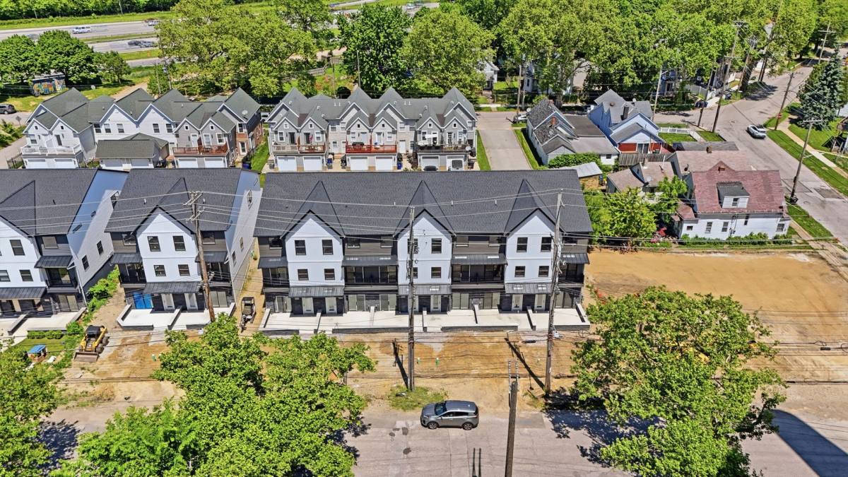 Townhouse for rent at 4722 Walworth Ave, Cleveland, OH 44102