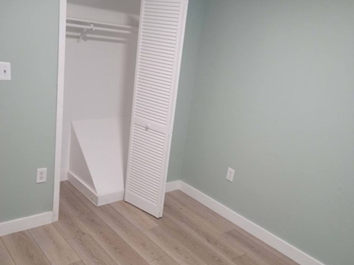 Townhouse for rent at 190 Dwight St, Jersey City, NJ 07305