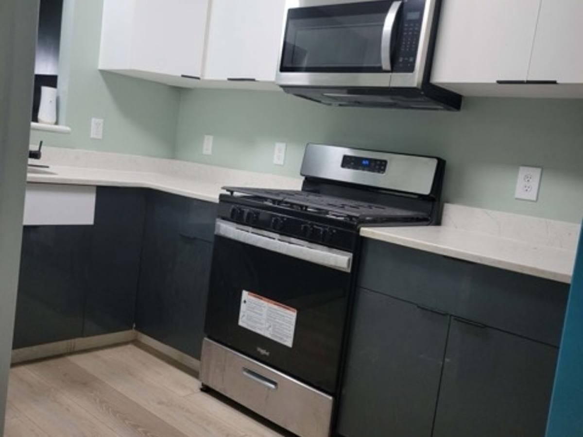 Townhouse for rent at 190 Dwight St, Jersey City, NJ 07305