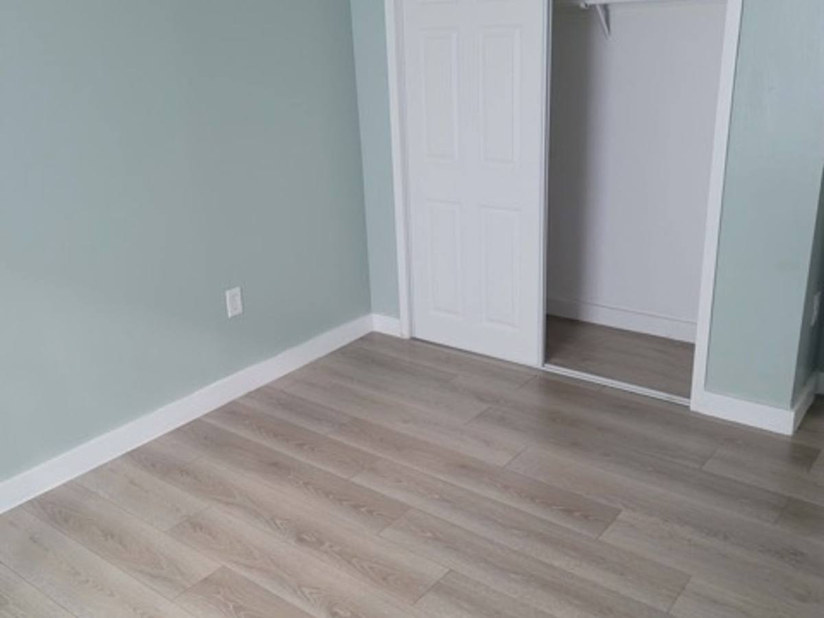 Townhouse for rent at 190 Dwight St, Jersey City, NJ 07305