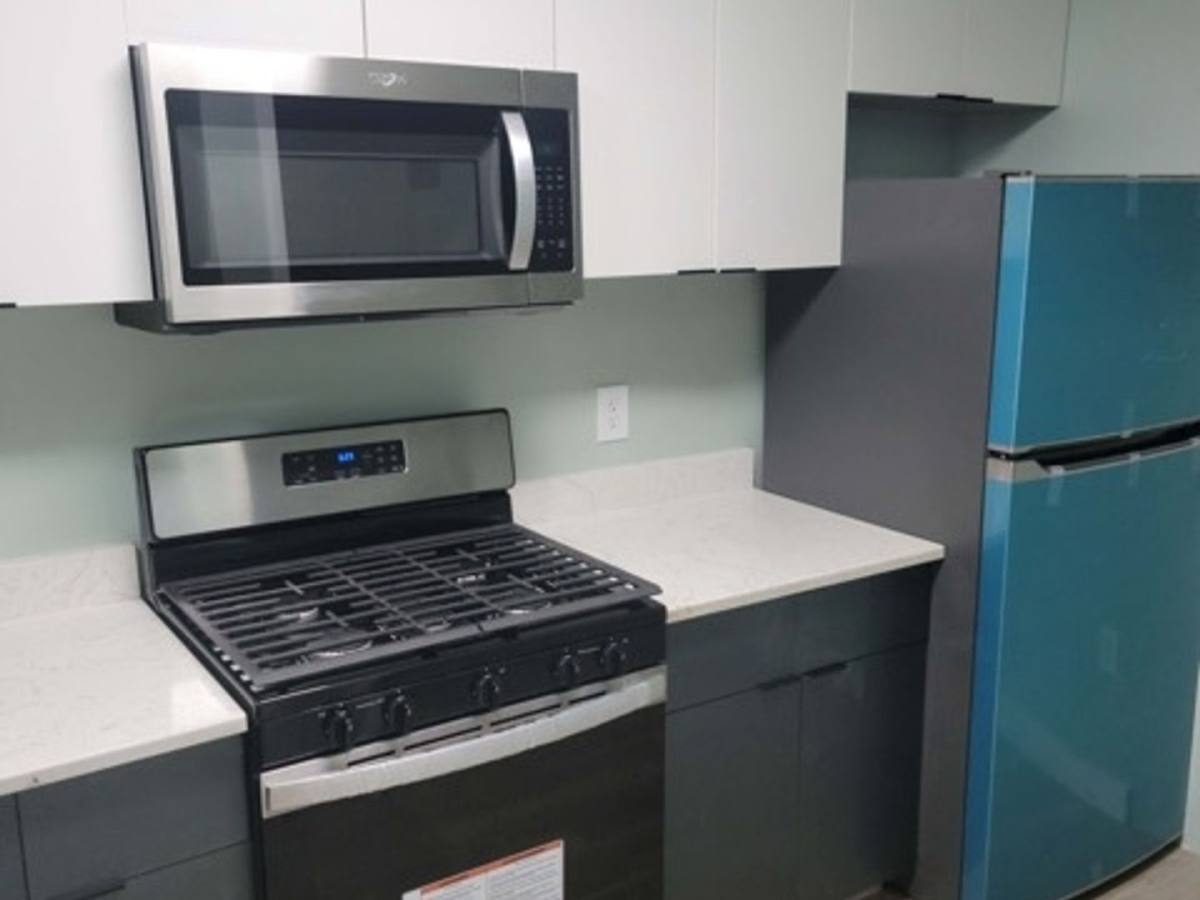 Townhouse for rent at 190 Dwight St, Jersey City, NJ 07305