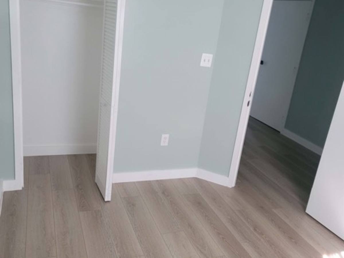 Townhouse for rent at 190 Dwight St, Jersey City, NJ 07305