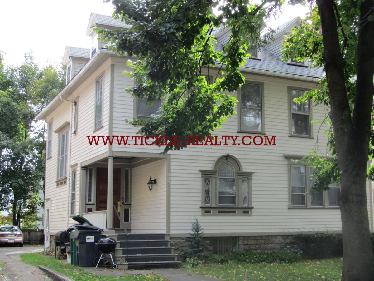Apartment for rent at 242 Oxford St, Rochester, NY 14607