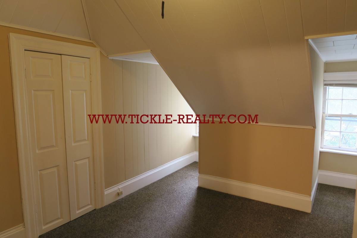 Apartment for rent at 242 Oxford St, Rochester, NY 14607
