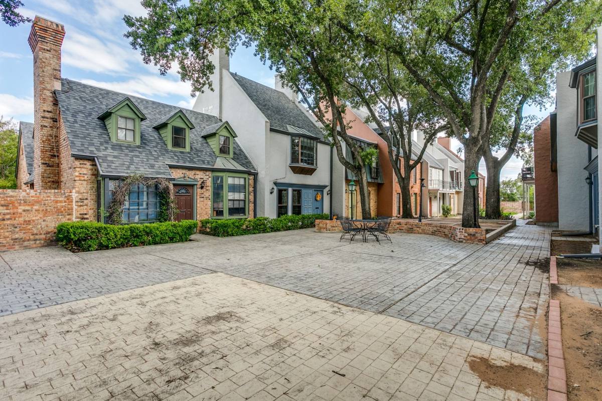 Townhouse for rent at 1186 Garraty Rd, San Antonio, TX 78209