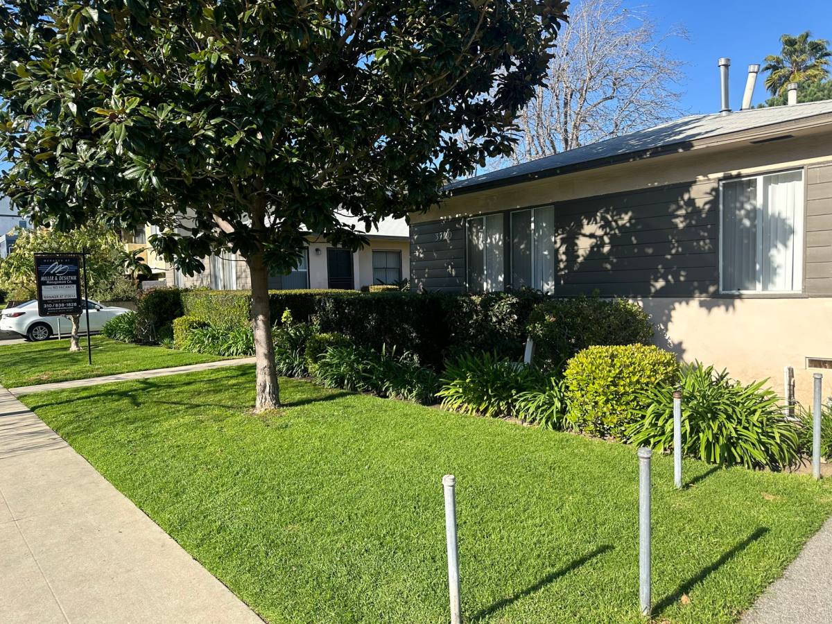 Apartment for rent at 3714 - 20 Jasmine Ave, Los Angeles, CA 90034