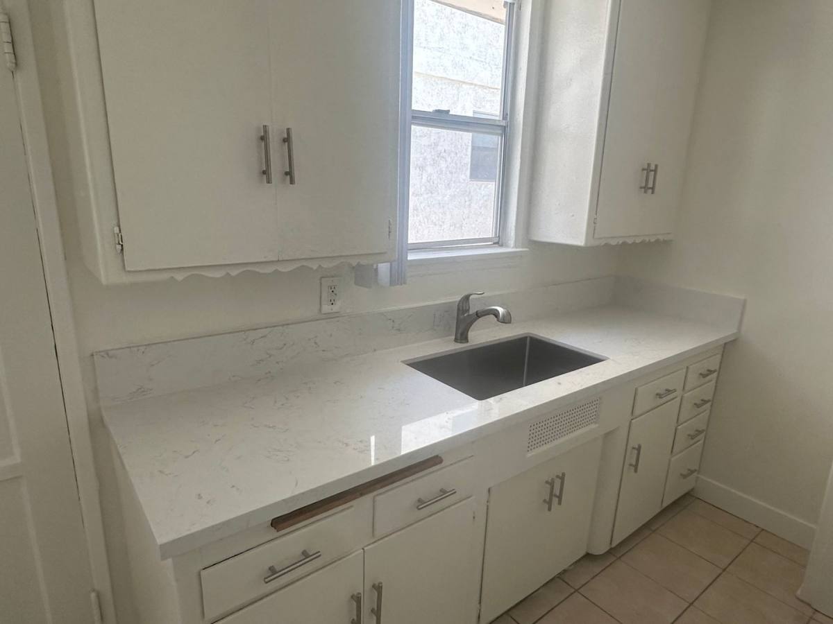 Apartment for rent at 3714 - 20 Jasmine Ave, Los Angeles, CA 90034