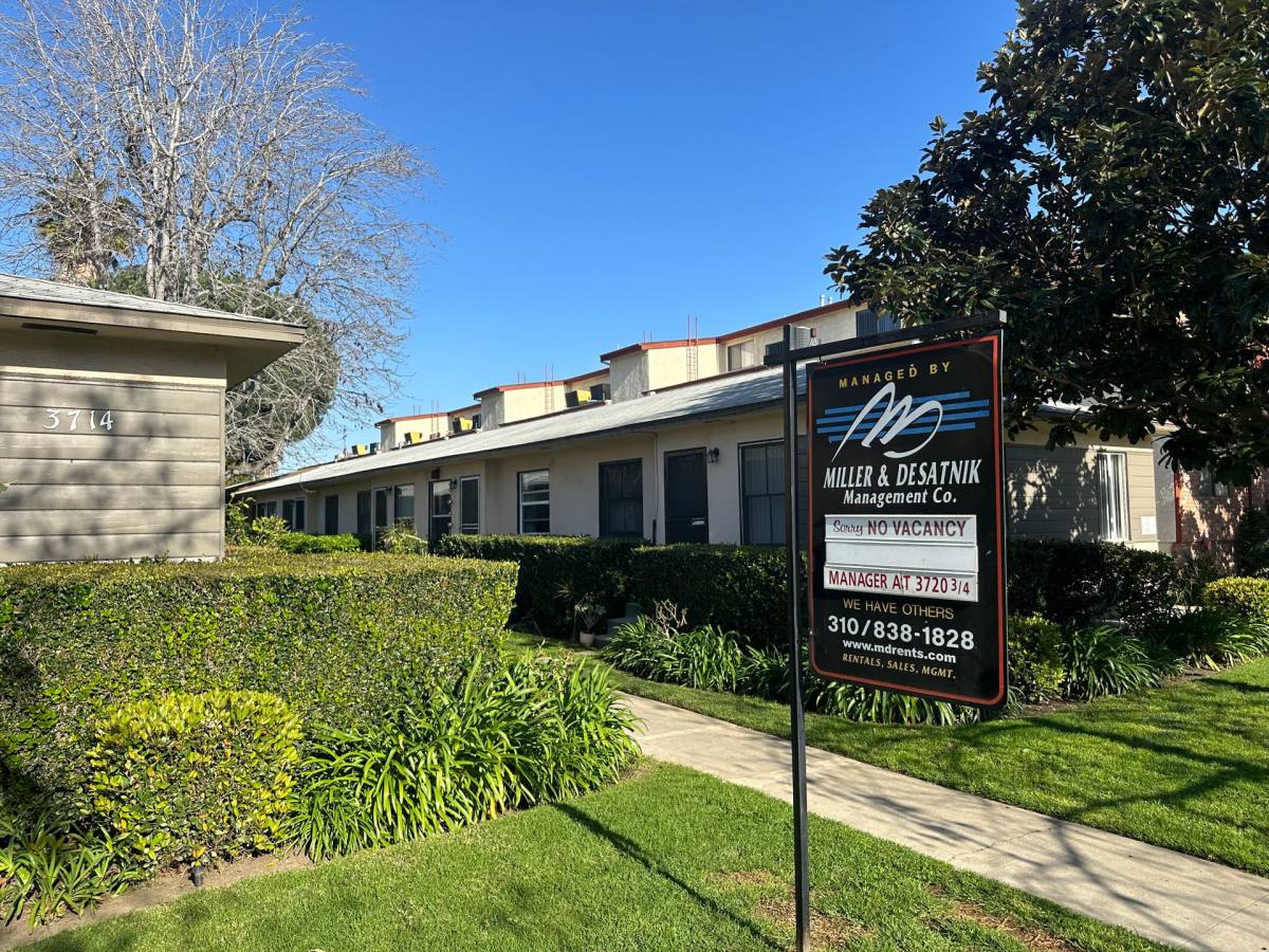 Apartment for rent at 3714 - 20 Jasmine Ave, Los Angeles, CA 90034