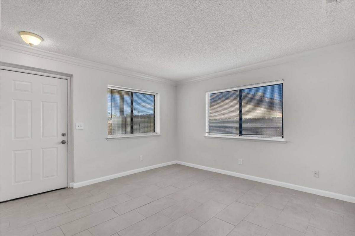 Townhouse for rent at 8922 I Ave, Hesperia, CA 92345