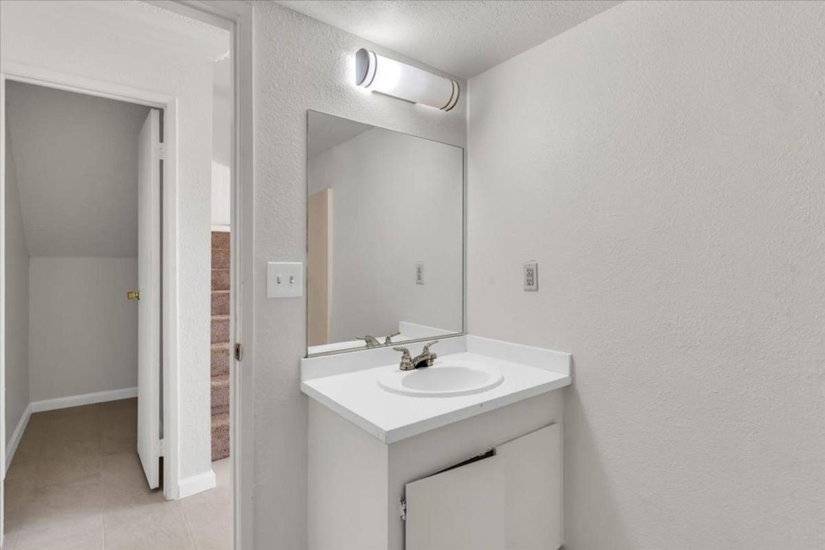 Townhouse for rent at 8922 I Ave, Hesperia, CA 92345