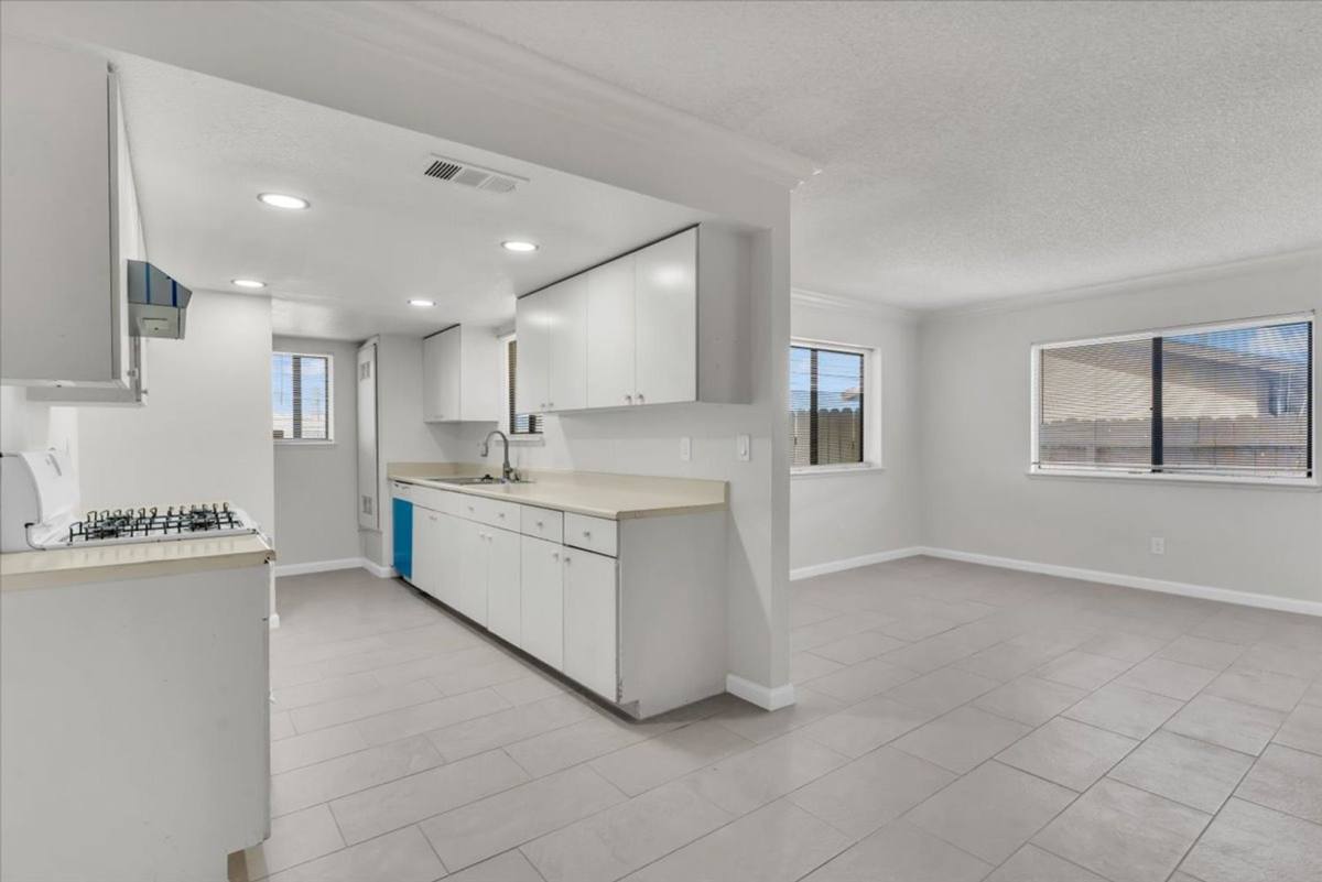 Townhouse for rent at 8922 I Ave, Hesperia, CA 92345