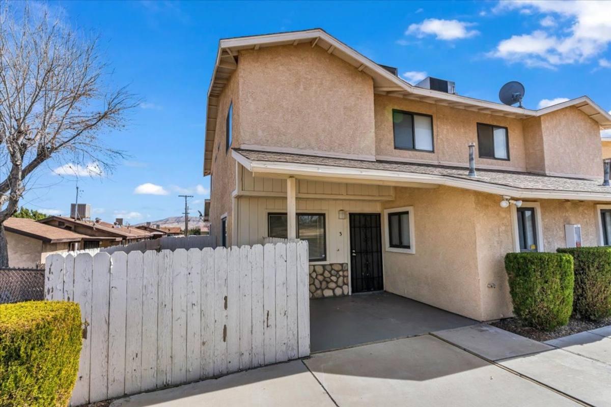 Townhouse for rent at 8922 I Ave, Hesperia, CA 92345
