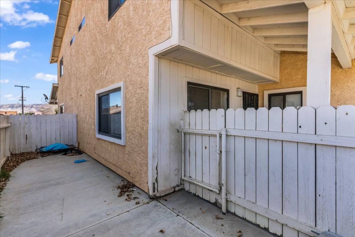 Townhouse for rent at 8922 I Ave, Hesperia, CA 92345