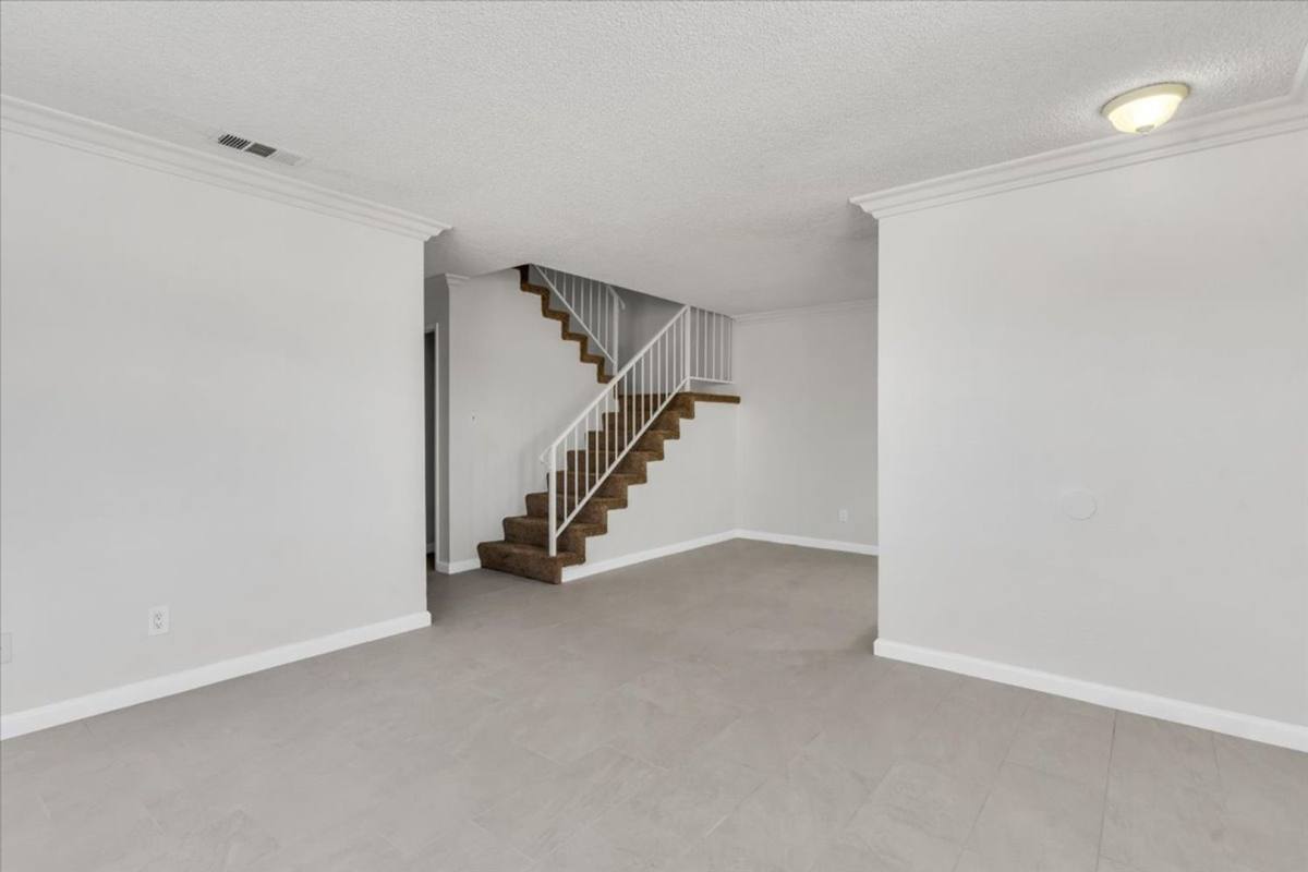 Townhouse for rent at 8922 I Ave, Hesperia, CA 92345