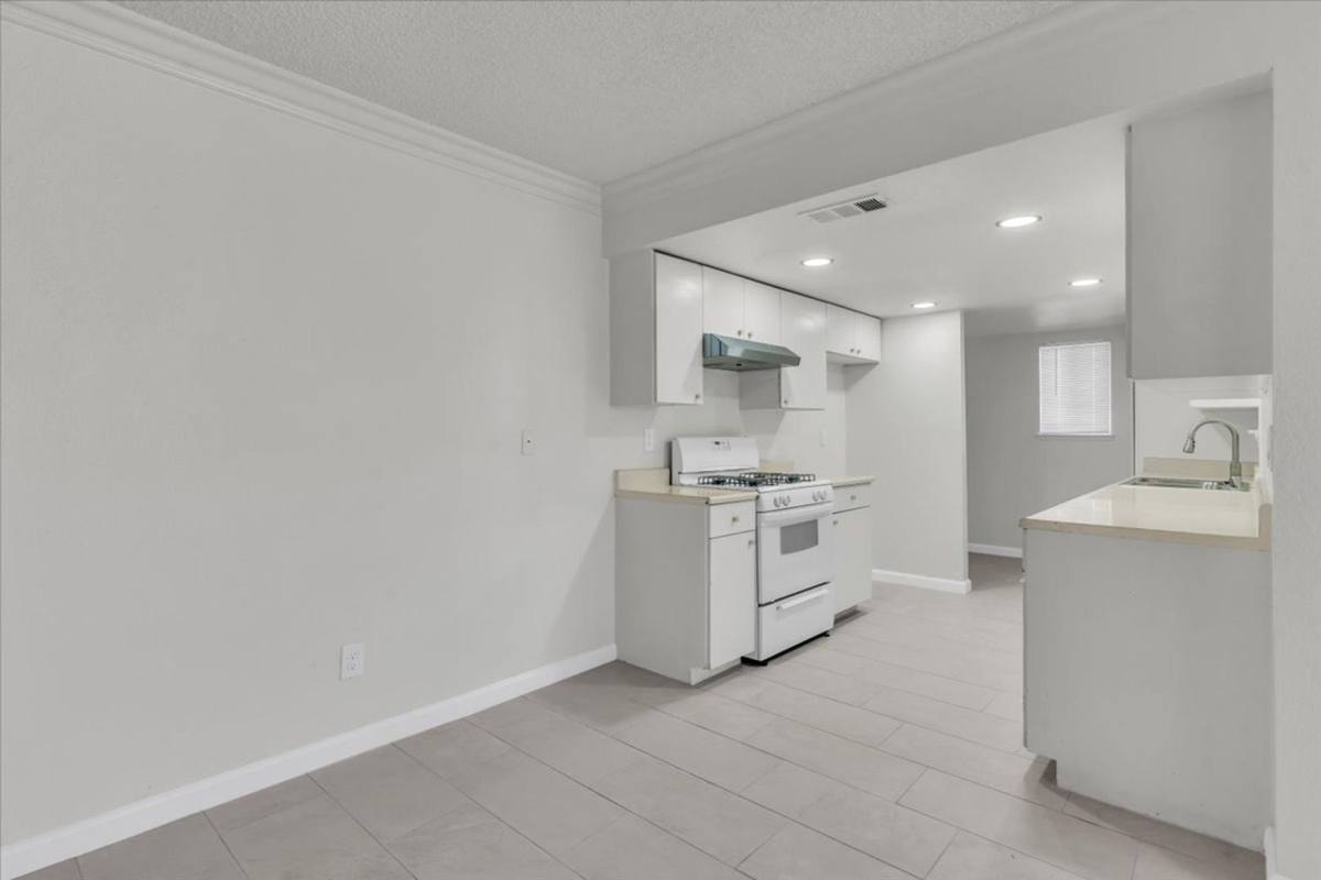 Townhouse for rent at 8922 I Ave, Hesperia, CA 92345