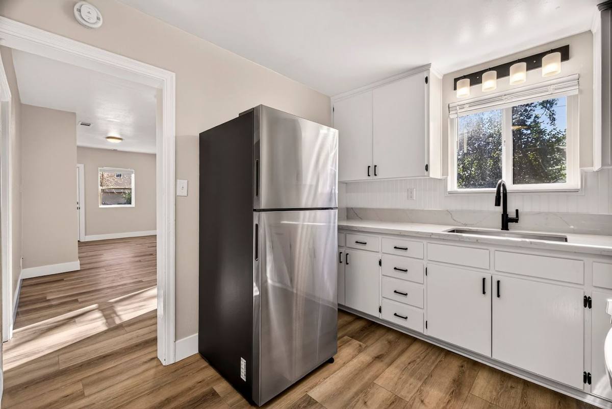 Apartment for rent at 1128 W 5th St, Chico, CA 95928