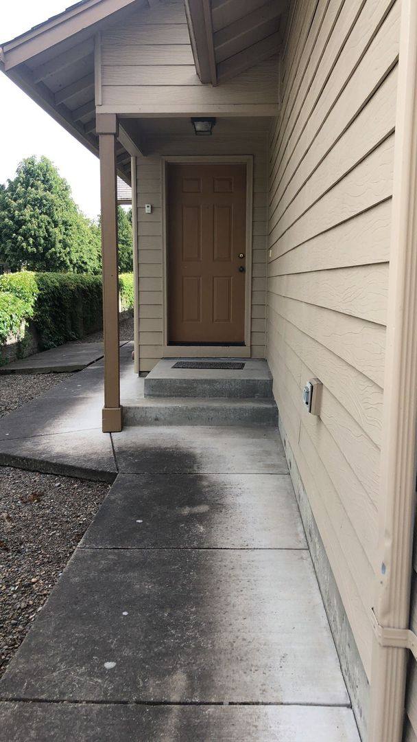 Townhouse for rent at 5236 SW Technology Loop, Corvallis, OR 97333