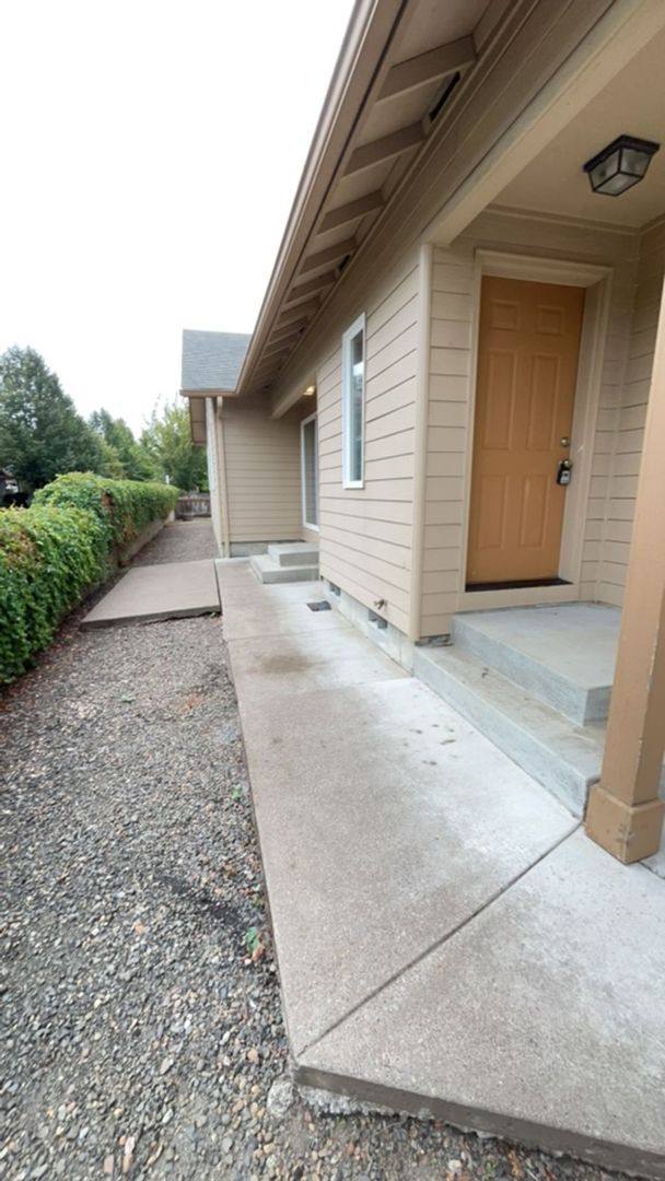 Townhouse for rent at 5236 SW Technology Loop, Corvallis, OR 97333