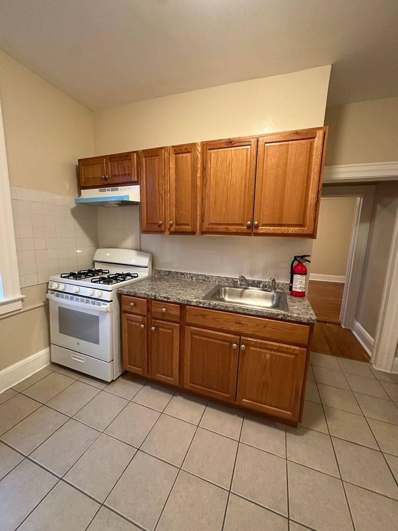 Apartment for rent at 264 Hillside Ave, Palisades Park, NJ 07650