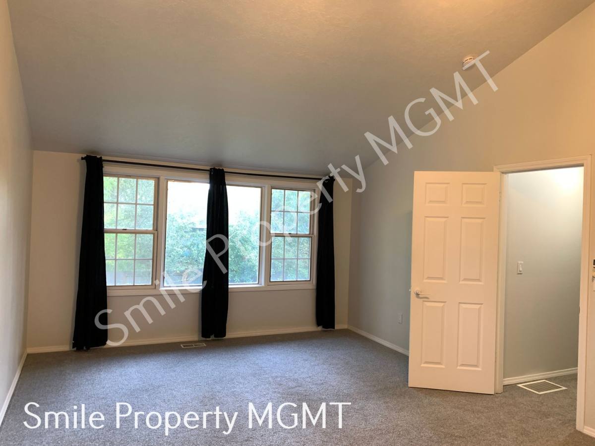 Townhouse for rent at 7710 SW Barnard Dr, Beaverton, OR 97007