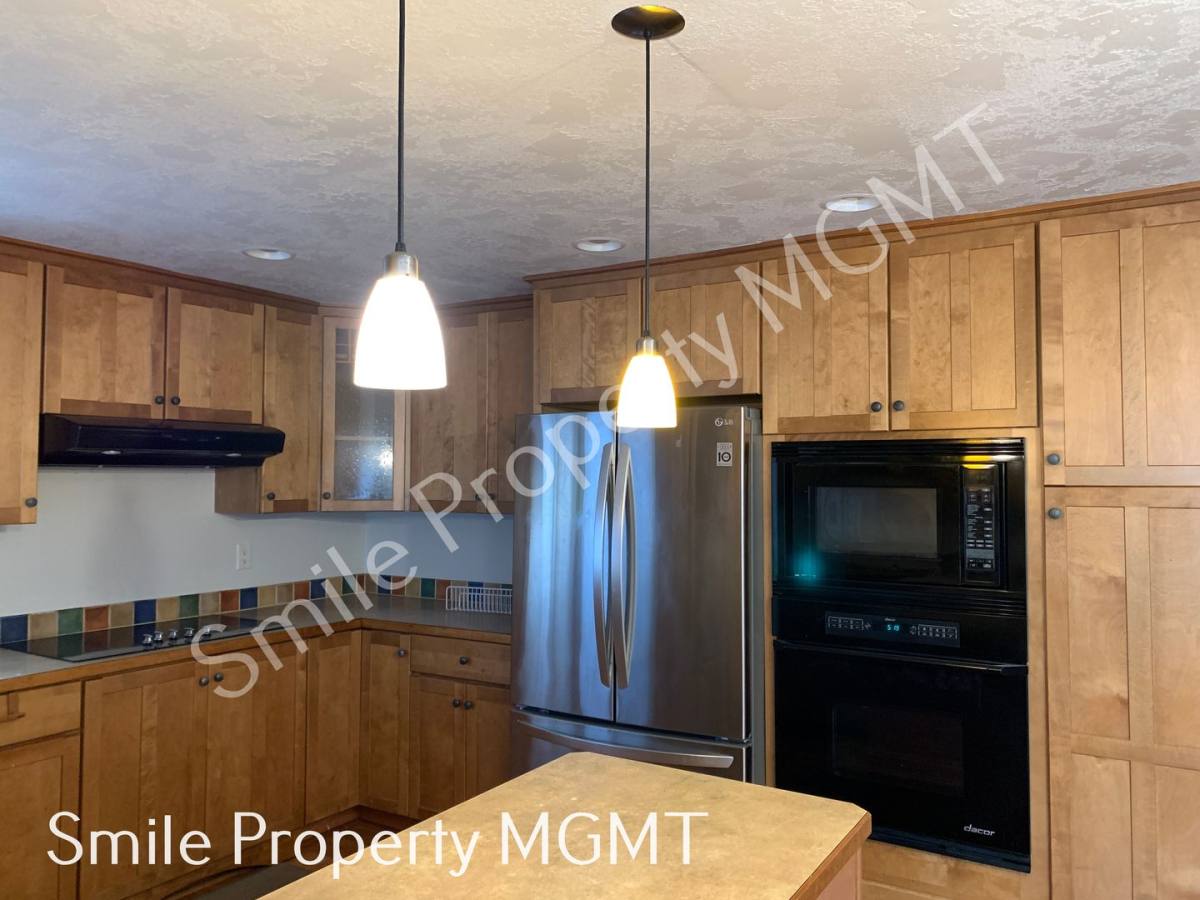 Townhouse for rent at 7710 SW Barnard Dr, Beaverton, OR 97007
