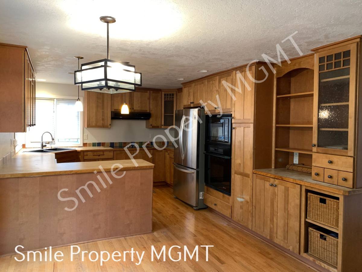 Townhouse for rent at 7710 SW Barnard Dr, Beaverton, OR 97007