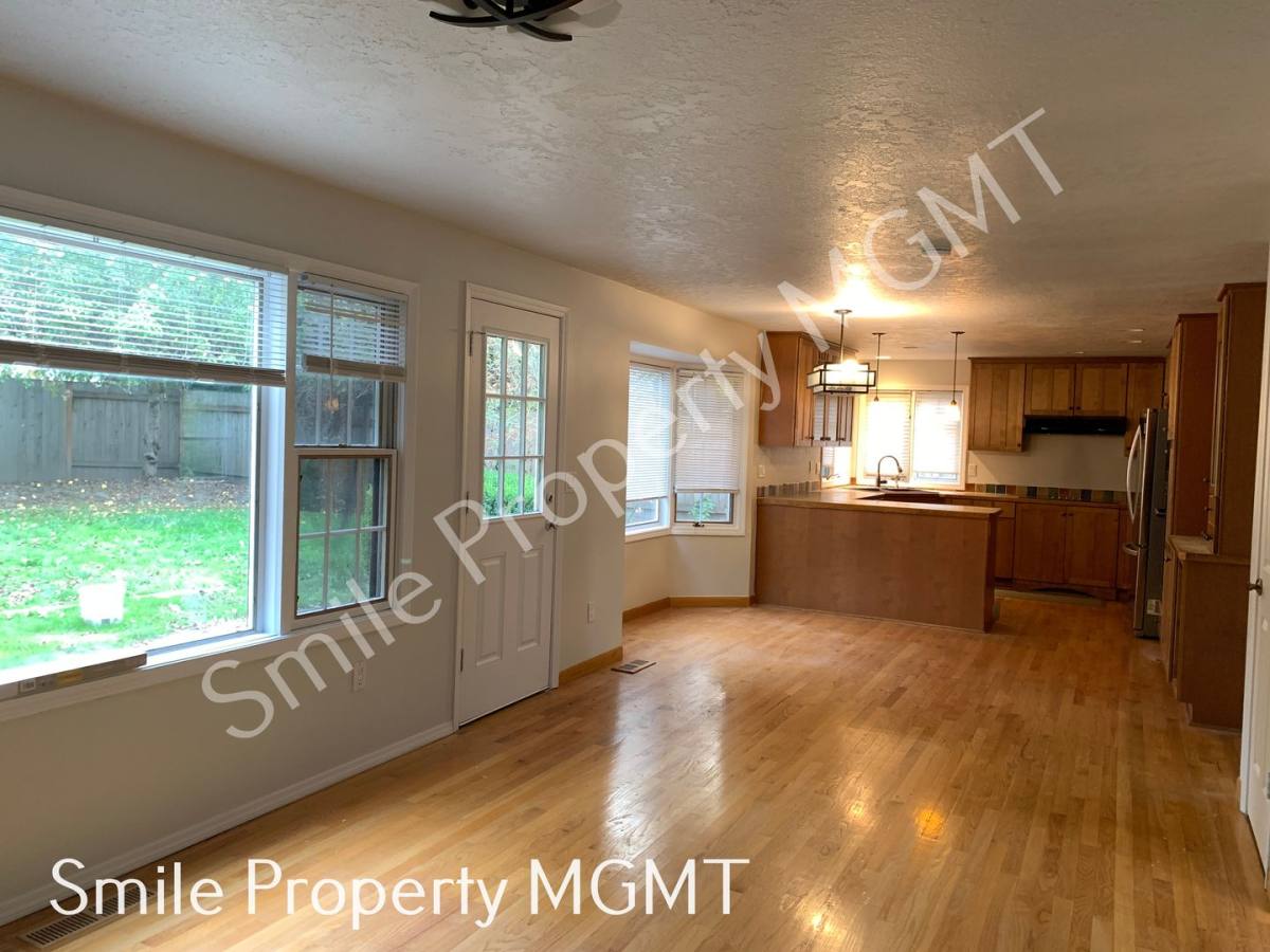 Townhouse for rent at 7710 SW Barnard Dr, Beaverton, OR 97007