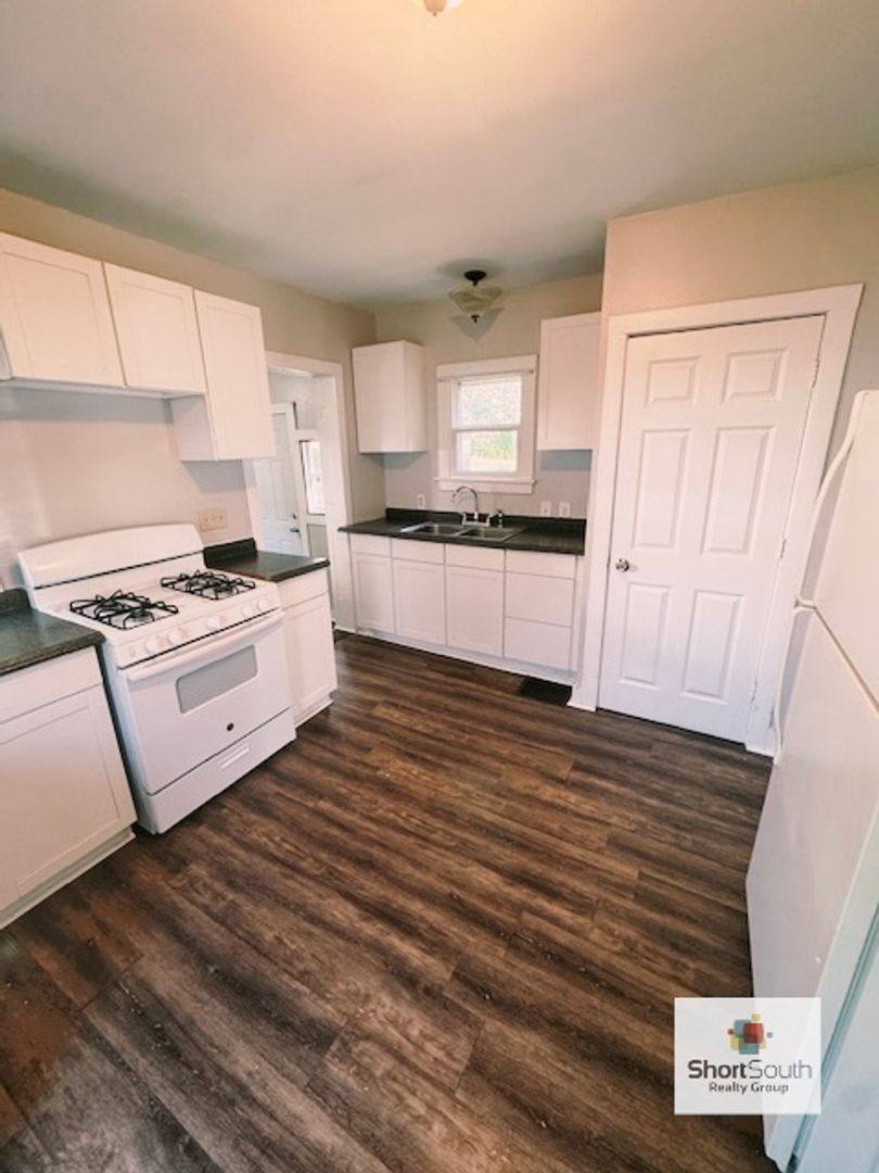 House for rent at 614 Neland Ave SE, Grand Rapids, MI 49506