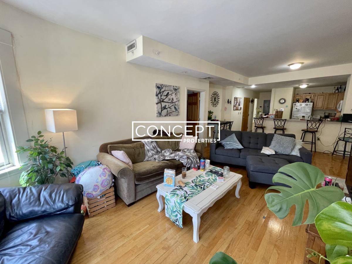 Apartment for rent at 1406 Beacon St #2CP, Brookline, MA 02446