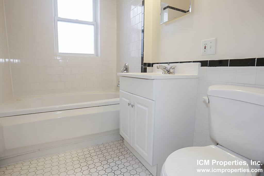 Apartment for rent at 4808 N Paulina #2E, Chicago, IL 60640