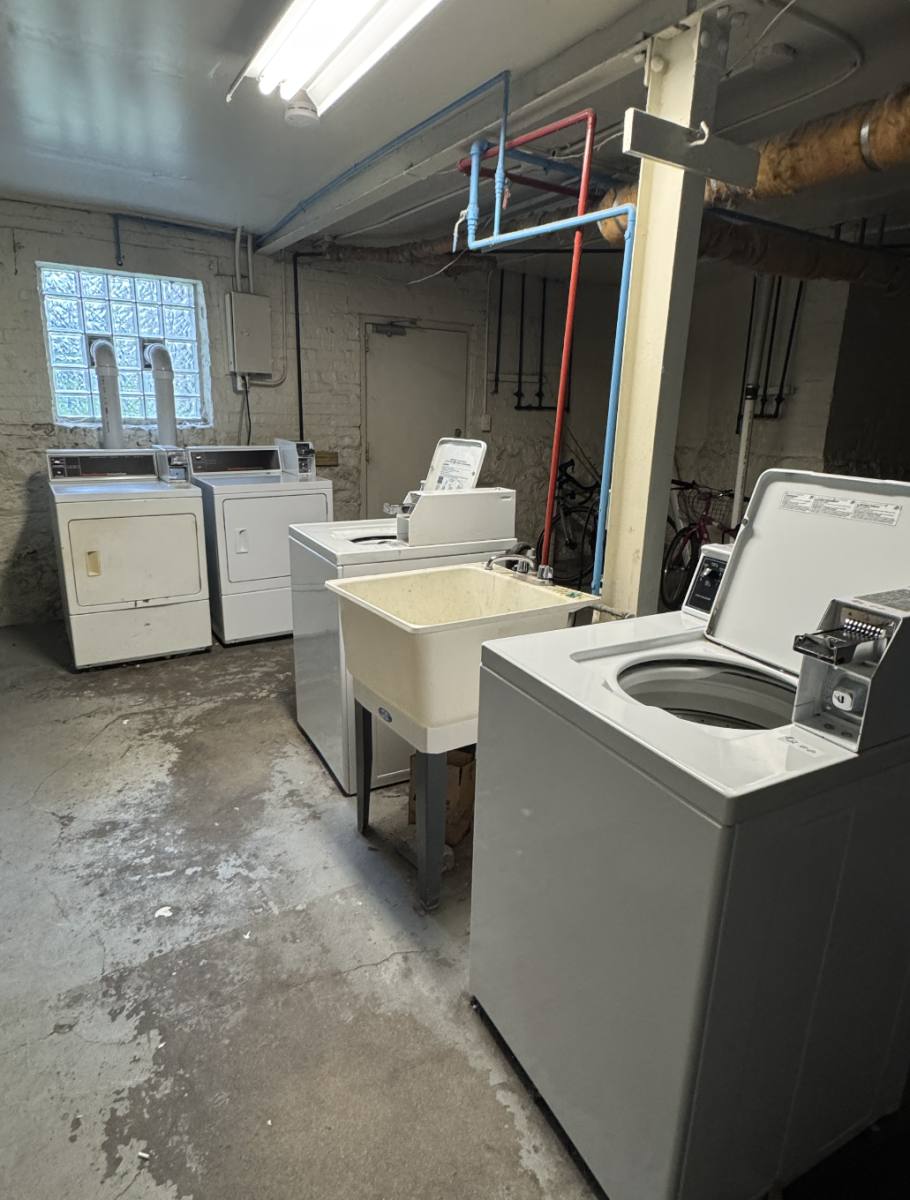 Apartment for rent at 845 W Dakin St #2, Chicago, IL 60613
