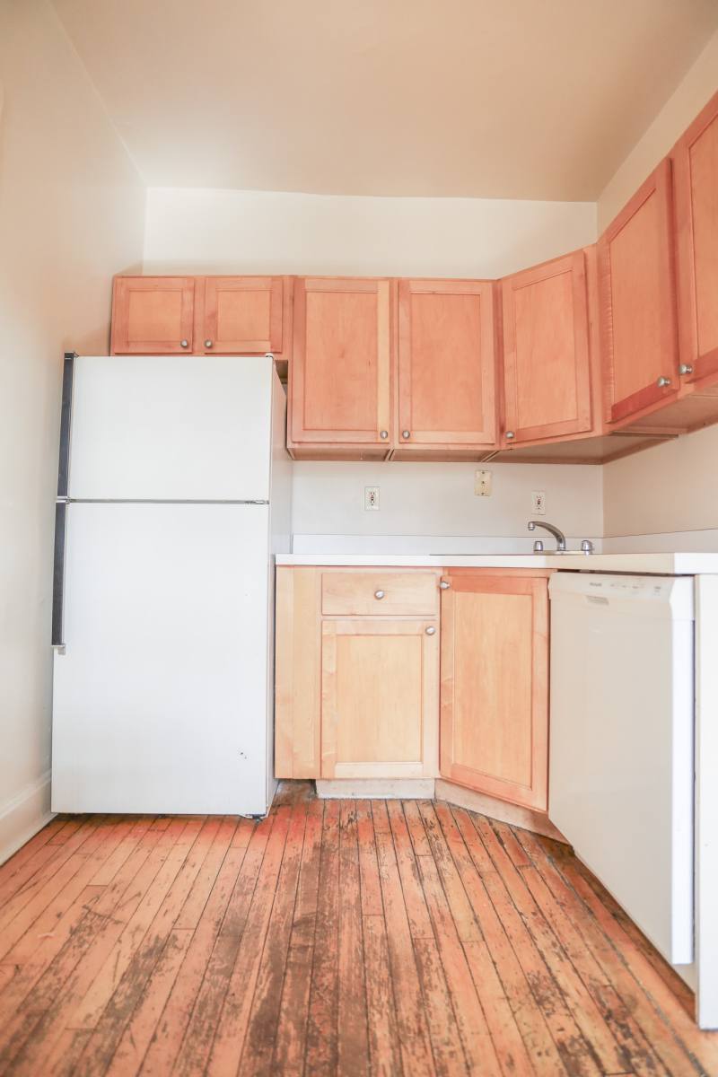 Apartment for rent at 845 W Dakin St #2, Chicago, IL 60613