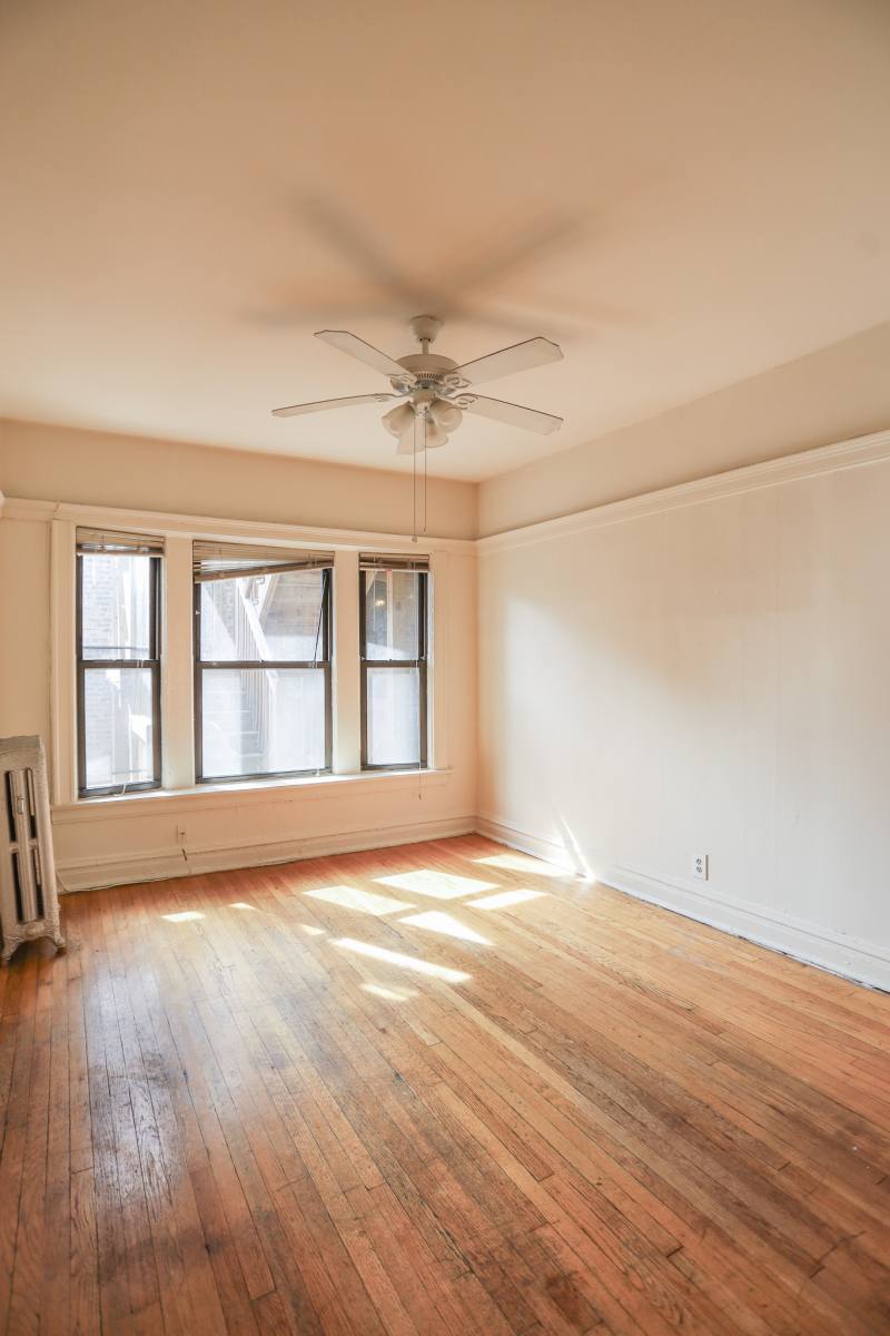 Apartment for rent at 845 W Dakin St #2, Chicago, IL 60613
