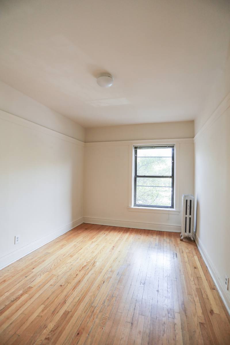 Apartment for rent at 845 W Dakin St #2, Chicago, IL 60613