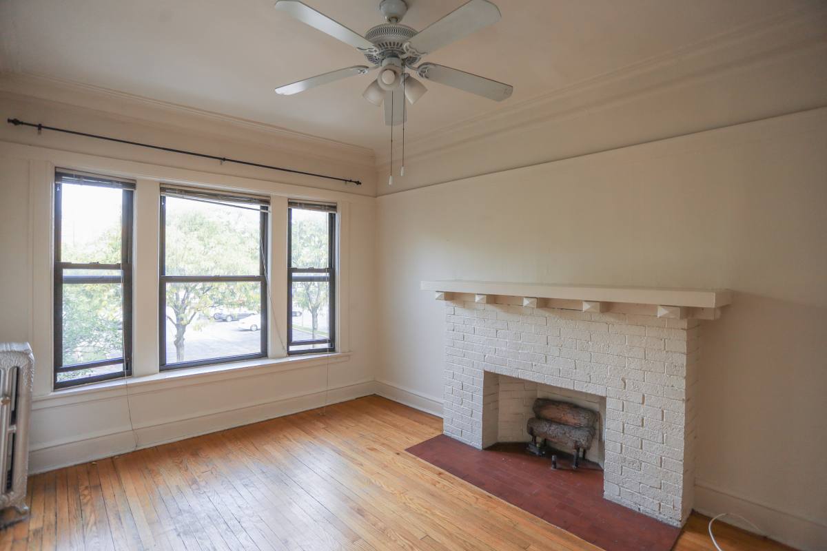 Apartment for rent at 845 W Dakin St #2, Chicago, IL 60613