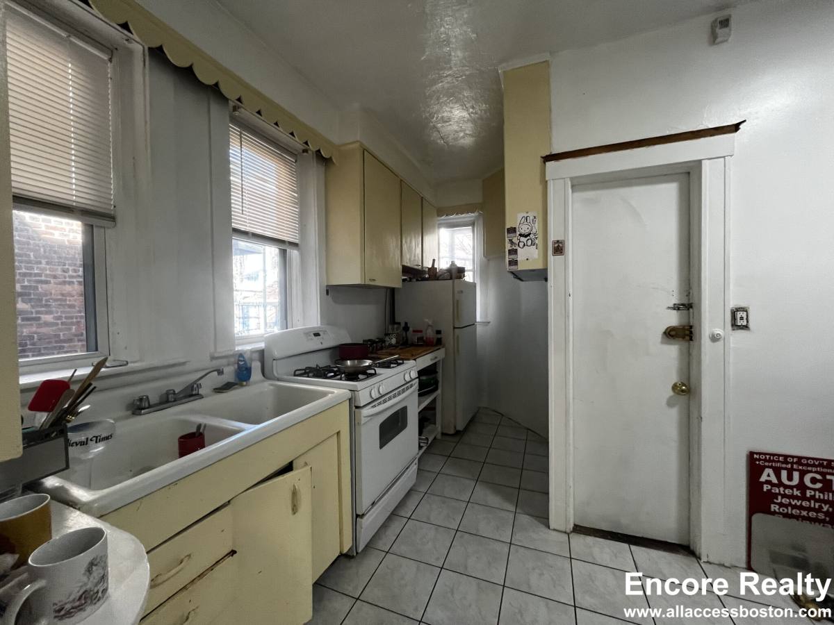 Apartment for rent at 1725 Commonwealth Ave #3, Brighton, MA 02135