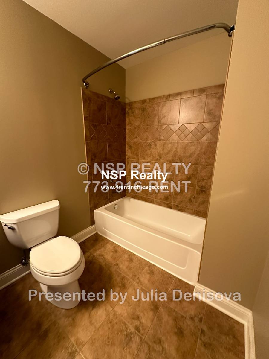 Apartment for rent at 2 Itasca Place #417, Itasca, IL 60143
