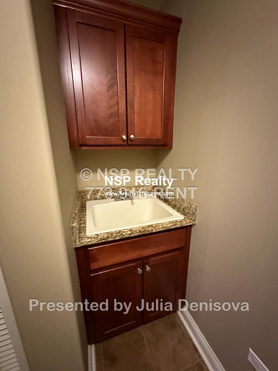 Apartment for rent at 2 Itasca Place #417, Itasca, IL 60143