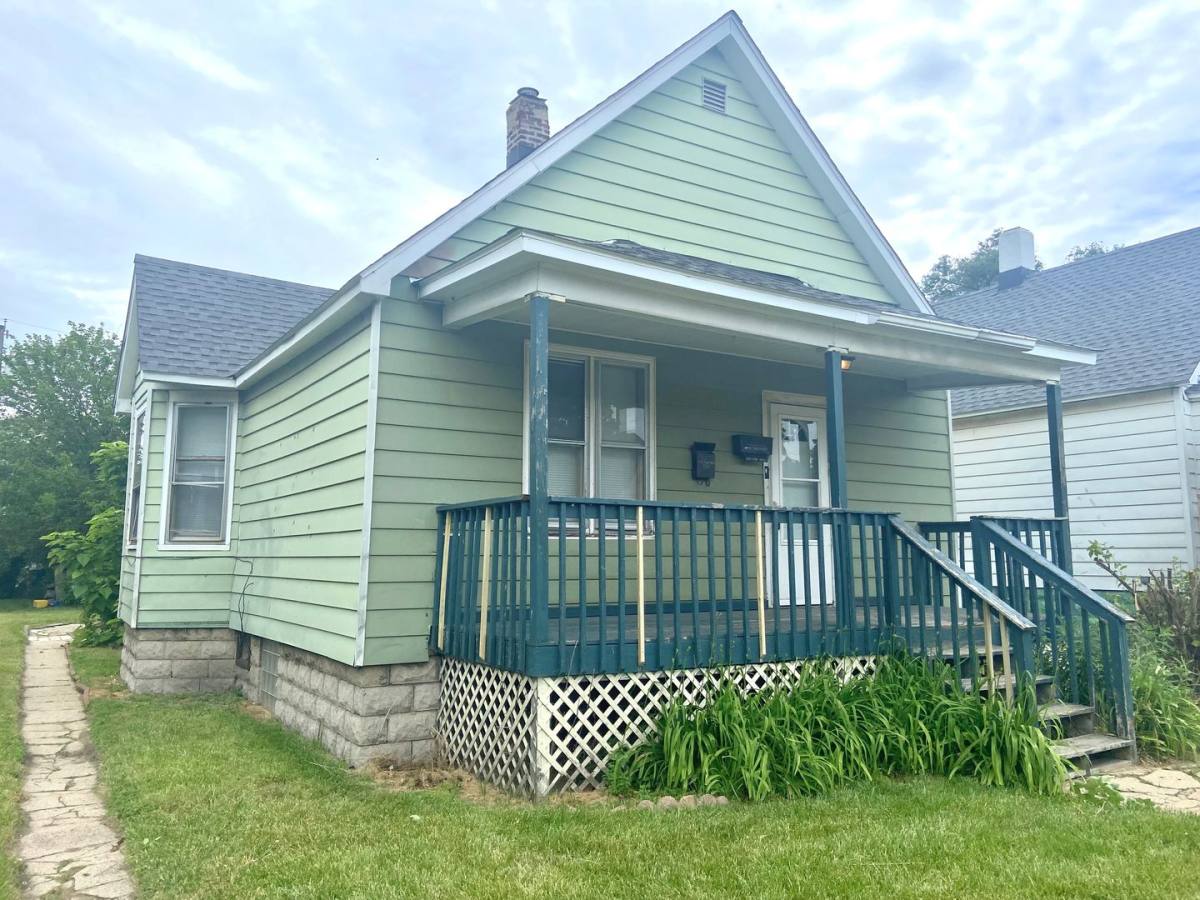 Apartment for rent at 4724-26 Pine Ave, Hammond, IN 46327