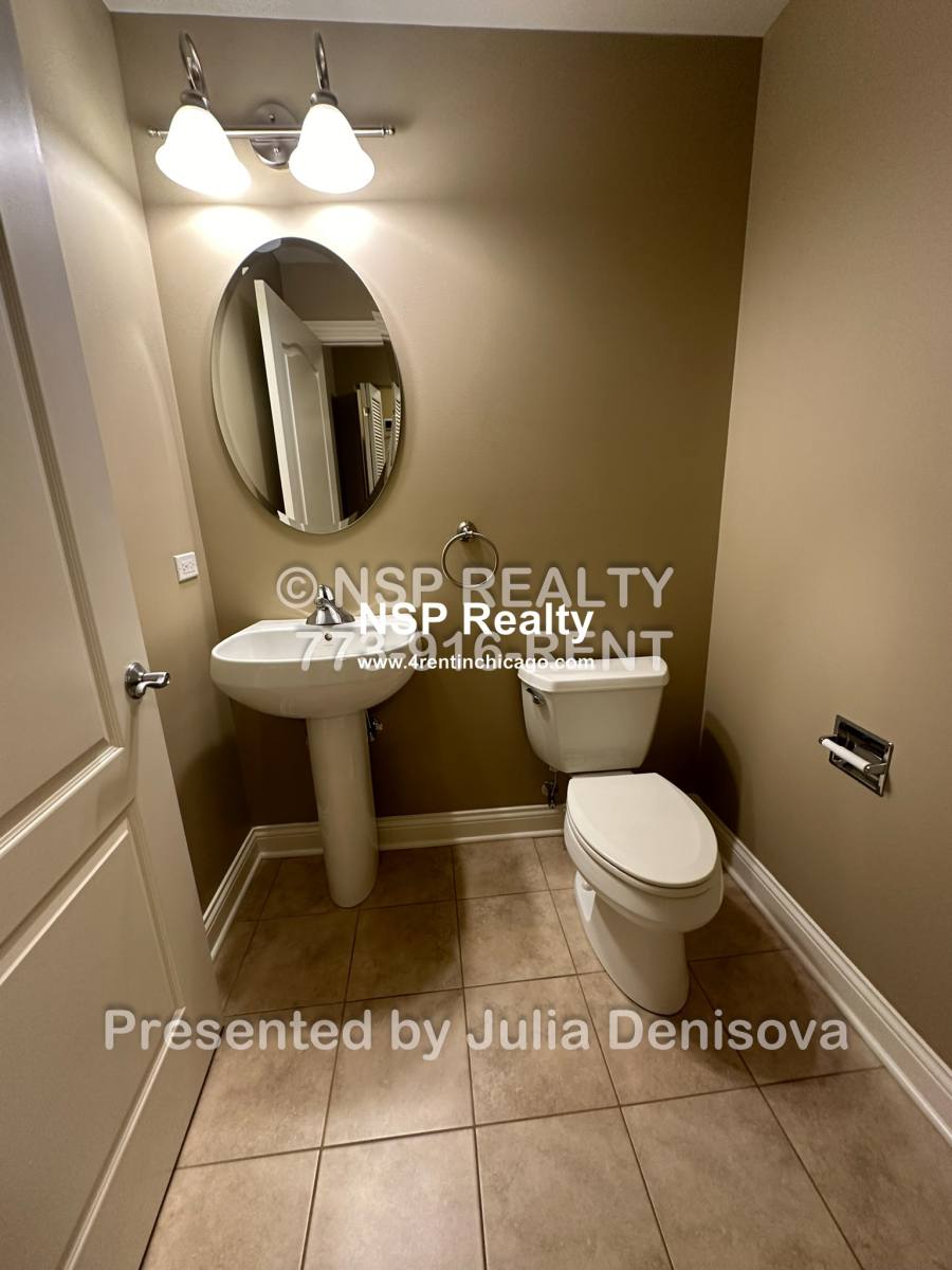 Apartment for rent at 1 Itasca Place #421, Itasca, IL 60143