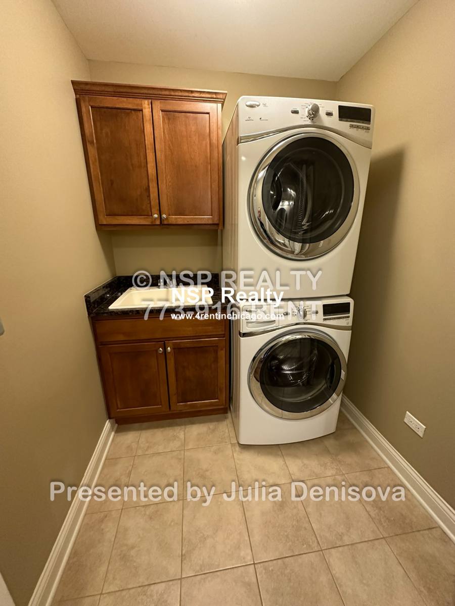 Apartment for rent at 1 Itasca Place #421, Itasca, IL 60143