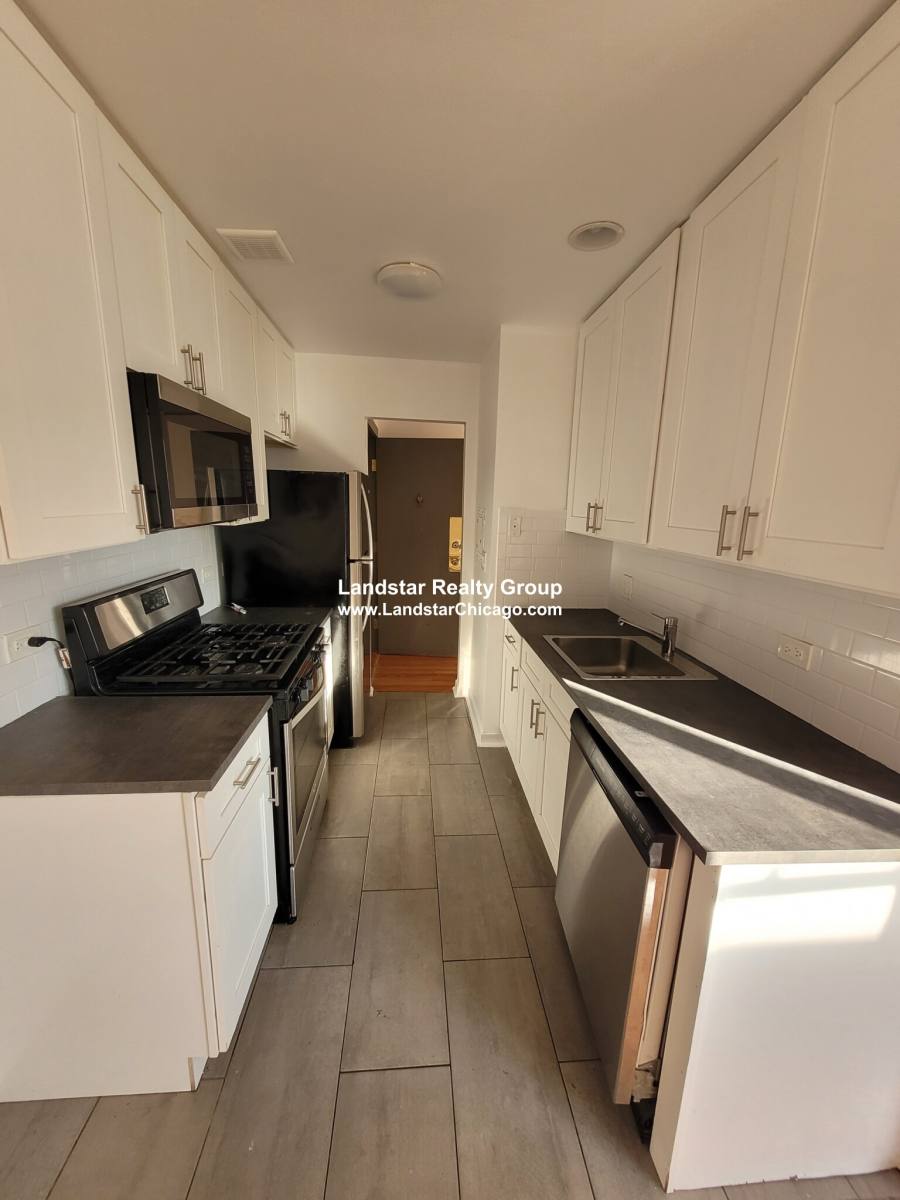 Apartment for rent at 6972 N Sheridan #205, Chicago, IL 60626